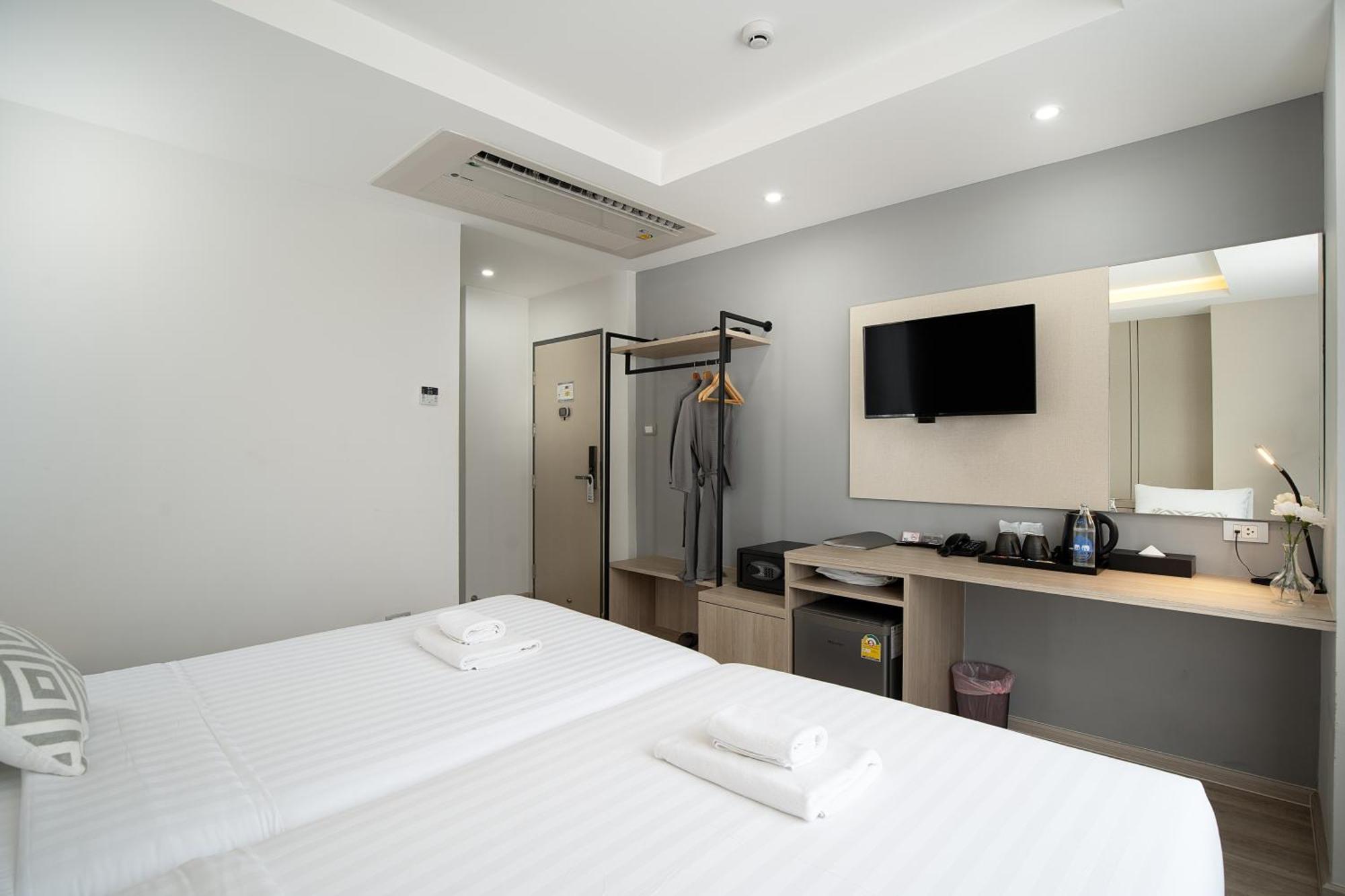 The Riski Hotel At Bangphlat Station Sha Bangkok Eksteriør billede