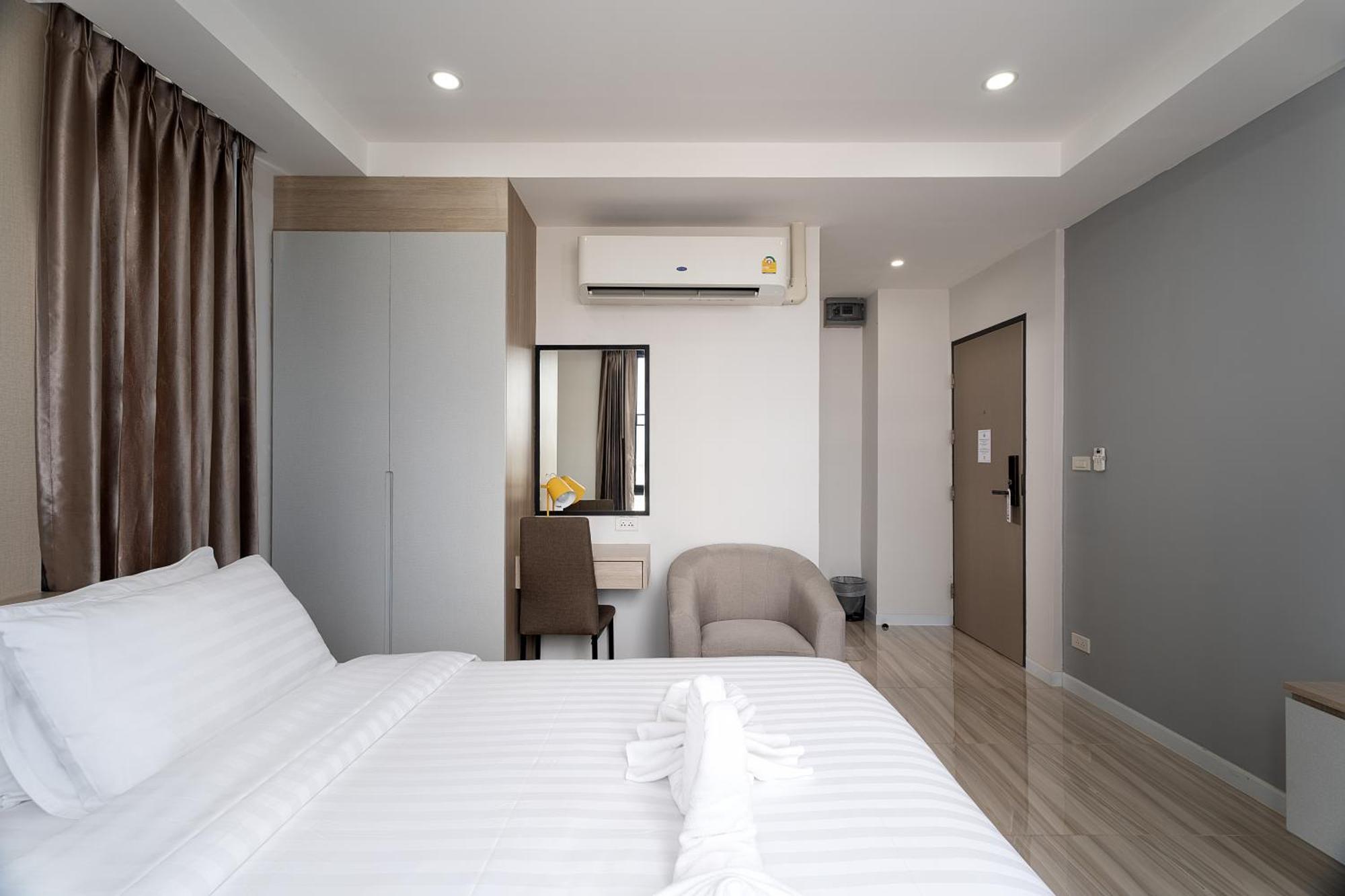 The Riski Hotel At Bangphlat Station Sha Bangkok Eksteriør billede