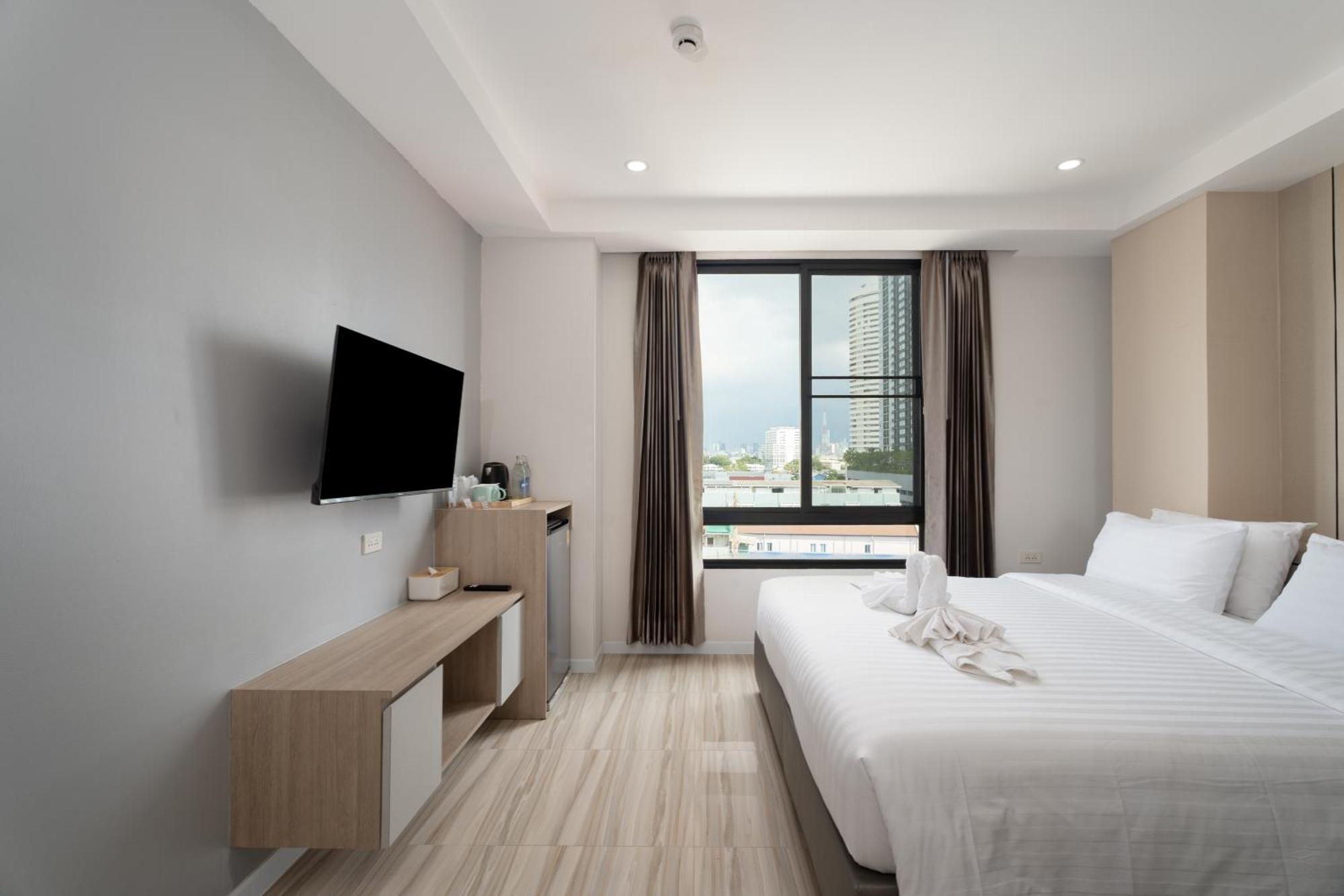 The Riski Hotel At Bangphlat Station Sha Bangkok Eksteriør billede